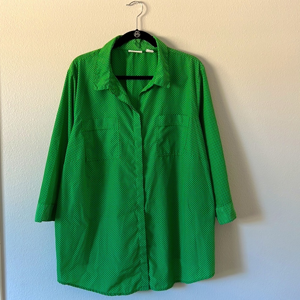 Liz Claiborne Woman Green With Small Black Polka Dots Hidden Button Shirt, 3x
